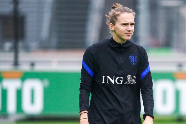 Vivianne Miedema tijdens de training van de OranjeLeeuwinnen