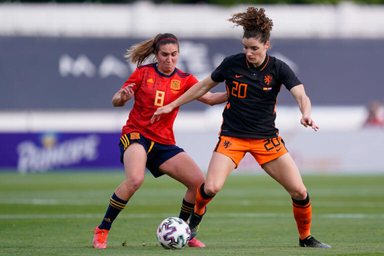 Op dominique janssen mariona caldentey oranjeleeuwinnen spanje 6070956f91924