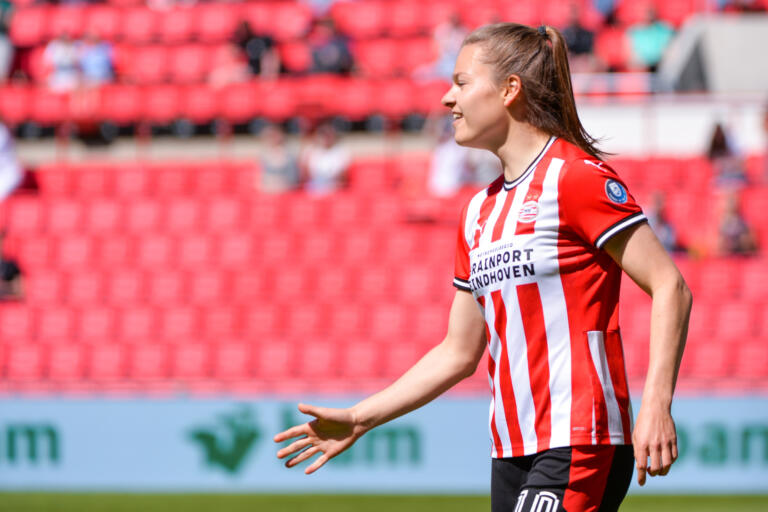 Op kayleigh van dooren psv 60b3f2b3406c9
