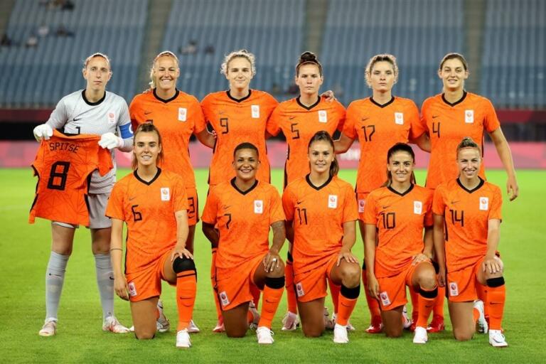 Oranjeleeuwinnenos 60f95dff85b0b