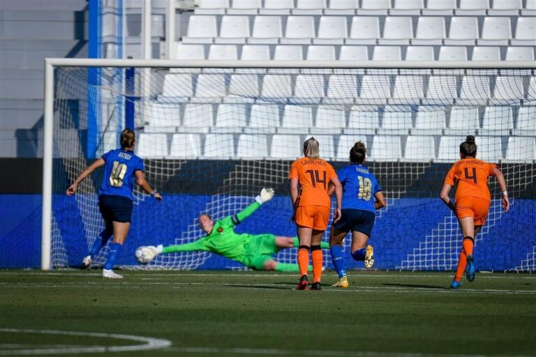 Penalty italie oranjeleeuwinnen 60c2420b28c68