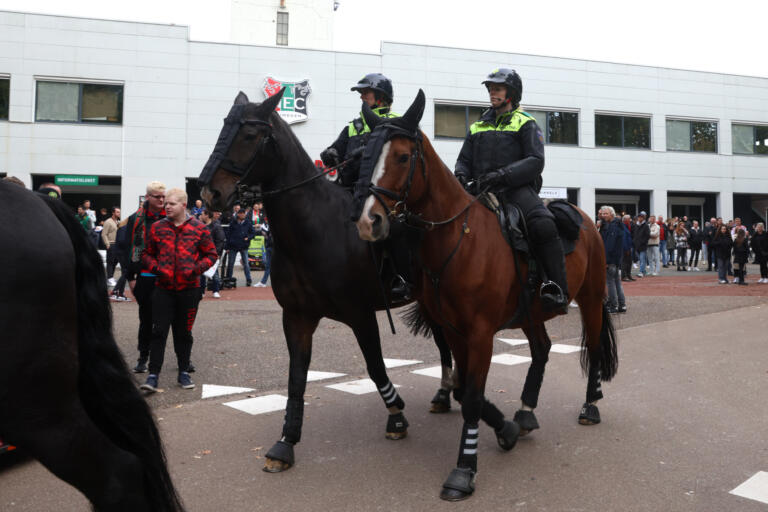 Politie te paard bij de Goffert