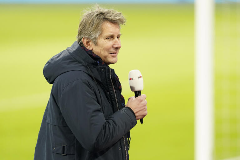 Edwin van der Sar in gesprek met de NOS