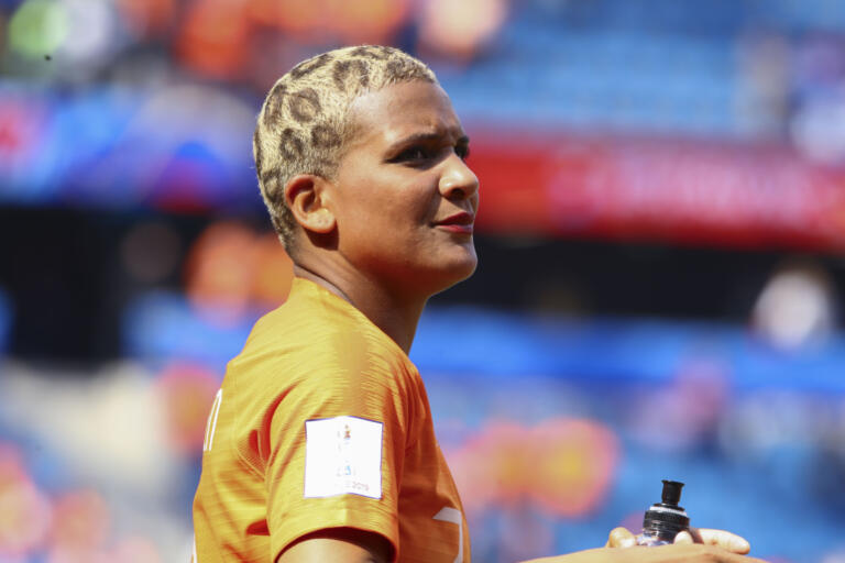 Shanice van de Sanden met haar pantercoupe