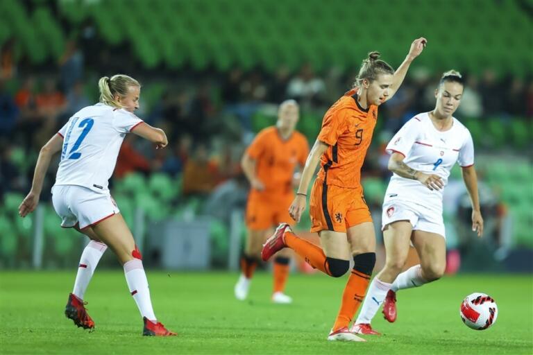 Vivianne miedema oranjeleeuwinnen tsjechie 6144fa4ce71b6