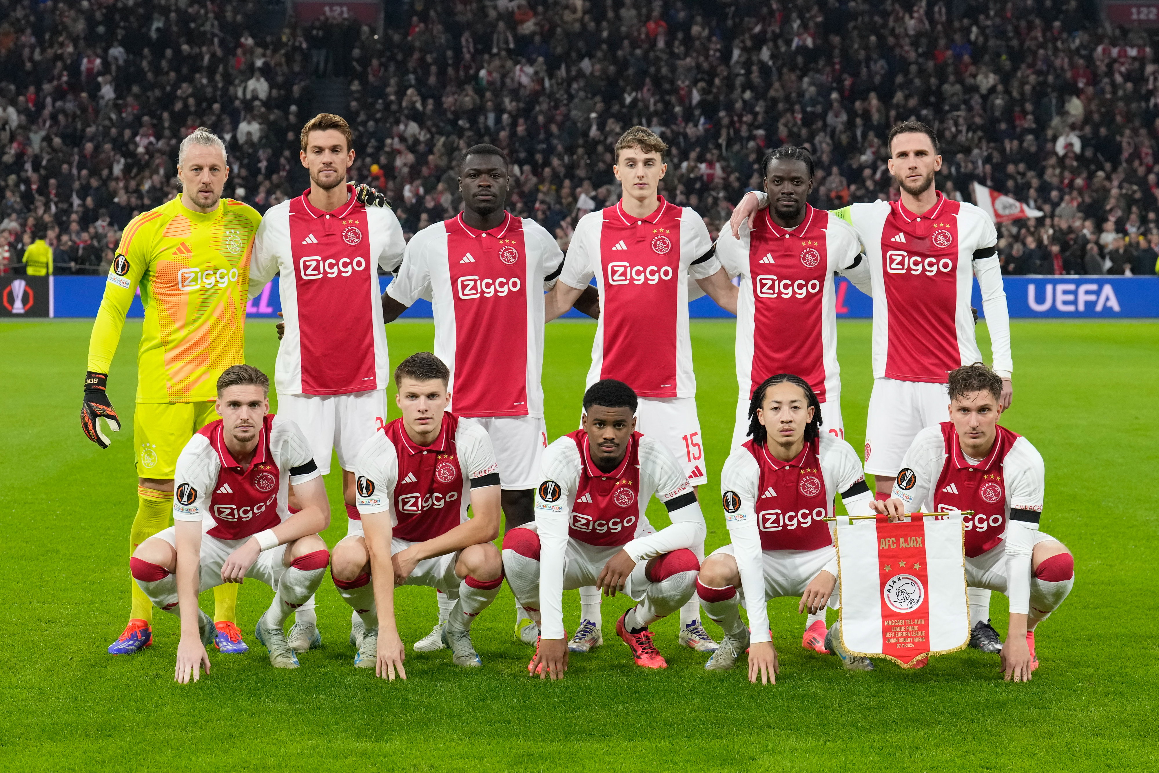 Elftalfoto van Ajax voor de Europa League-wedstrijd tegen Maccabi Tel Aviv
