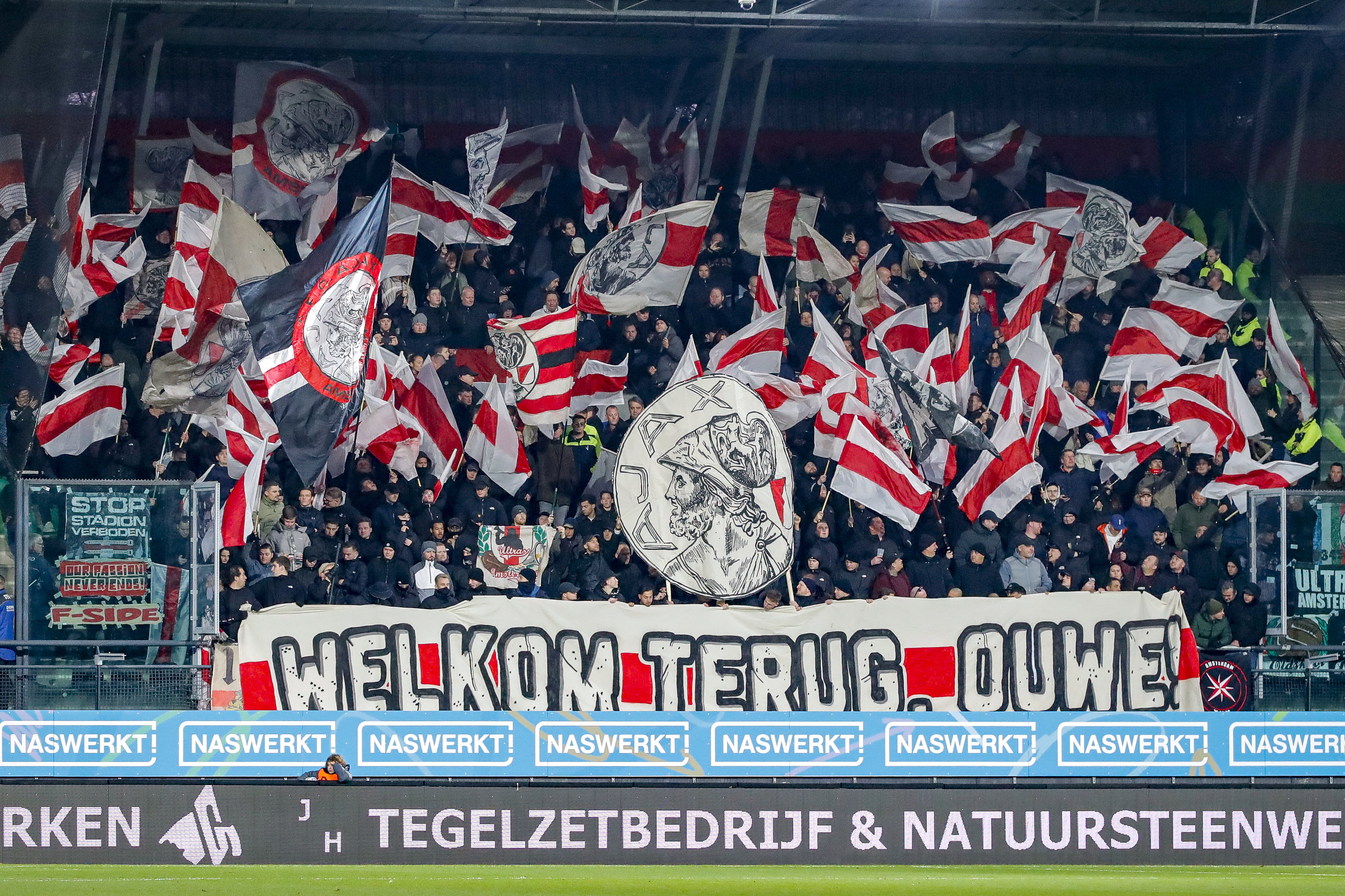 Ajax-fans zijn blij met de terugkeer van het oude logo