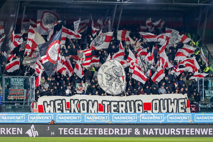 Ajax-fans zijn blij met de terugkeer van het oude logo