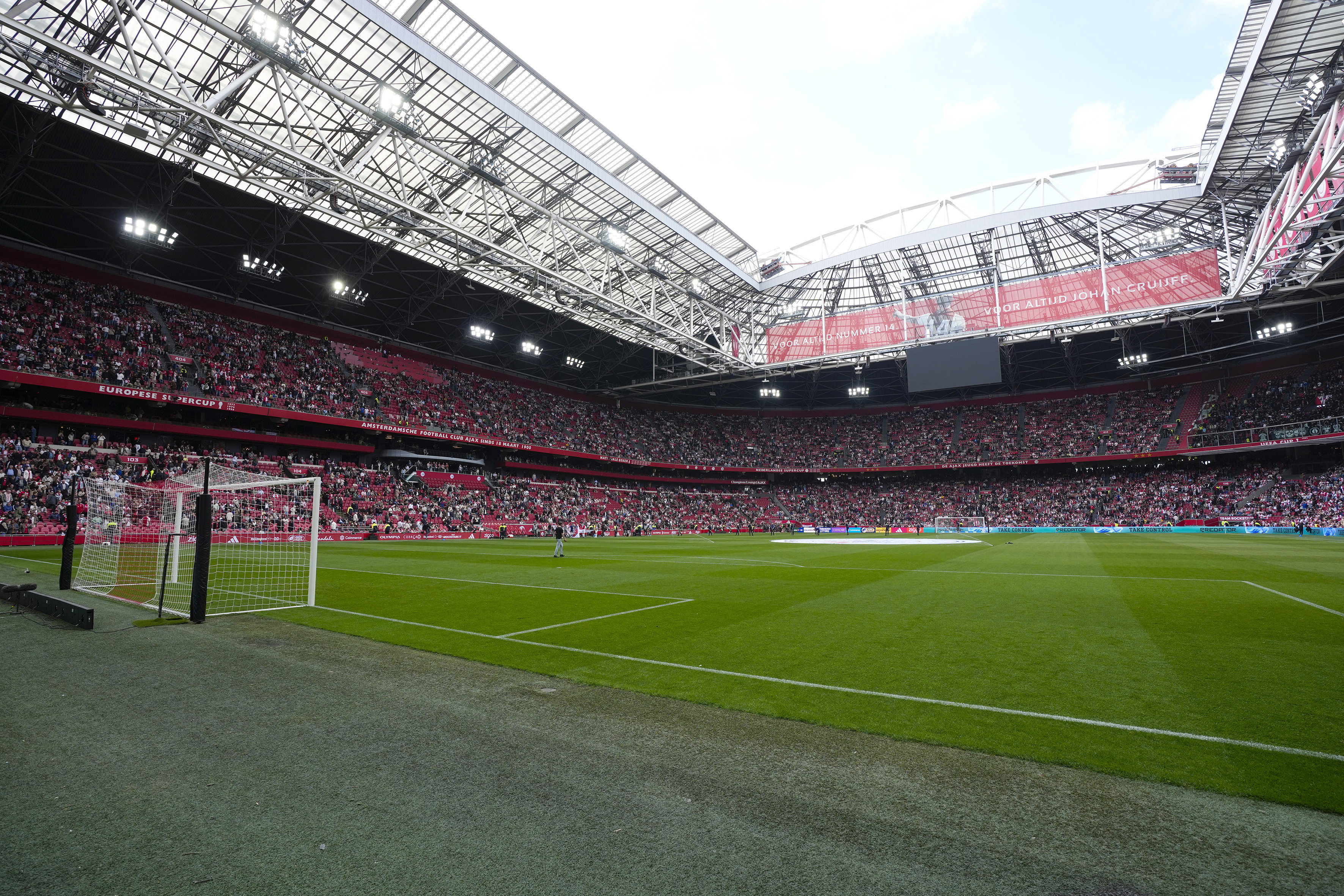 Het veld van Ajax ligt er uitstekend bij in de Johan Cruijff Arena