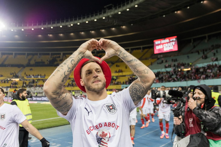 Marko Arnautovic viert feest met de fans van Oostenrijk