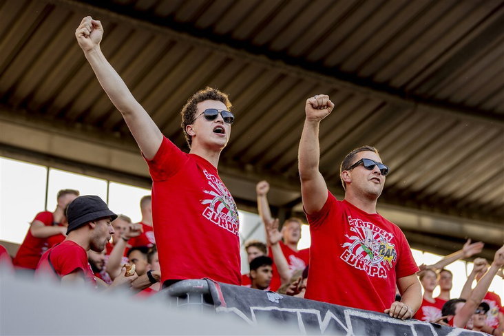 FC Twente-fans strijden voor Europa