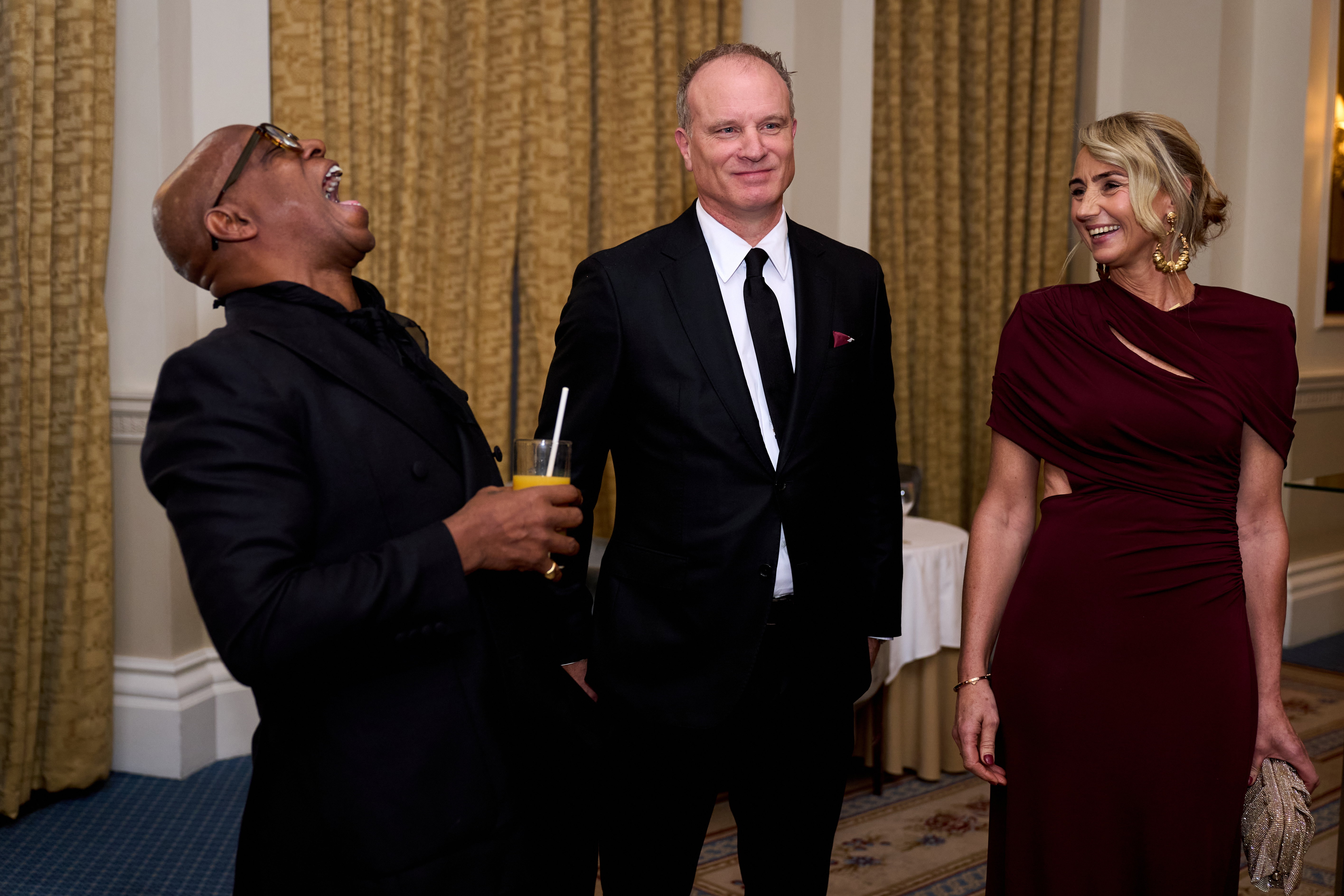 Ian Wright en Dennis Bergkamp bij het FWA Tribute in Londen