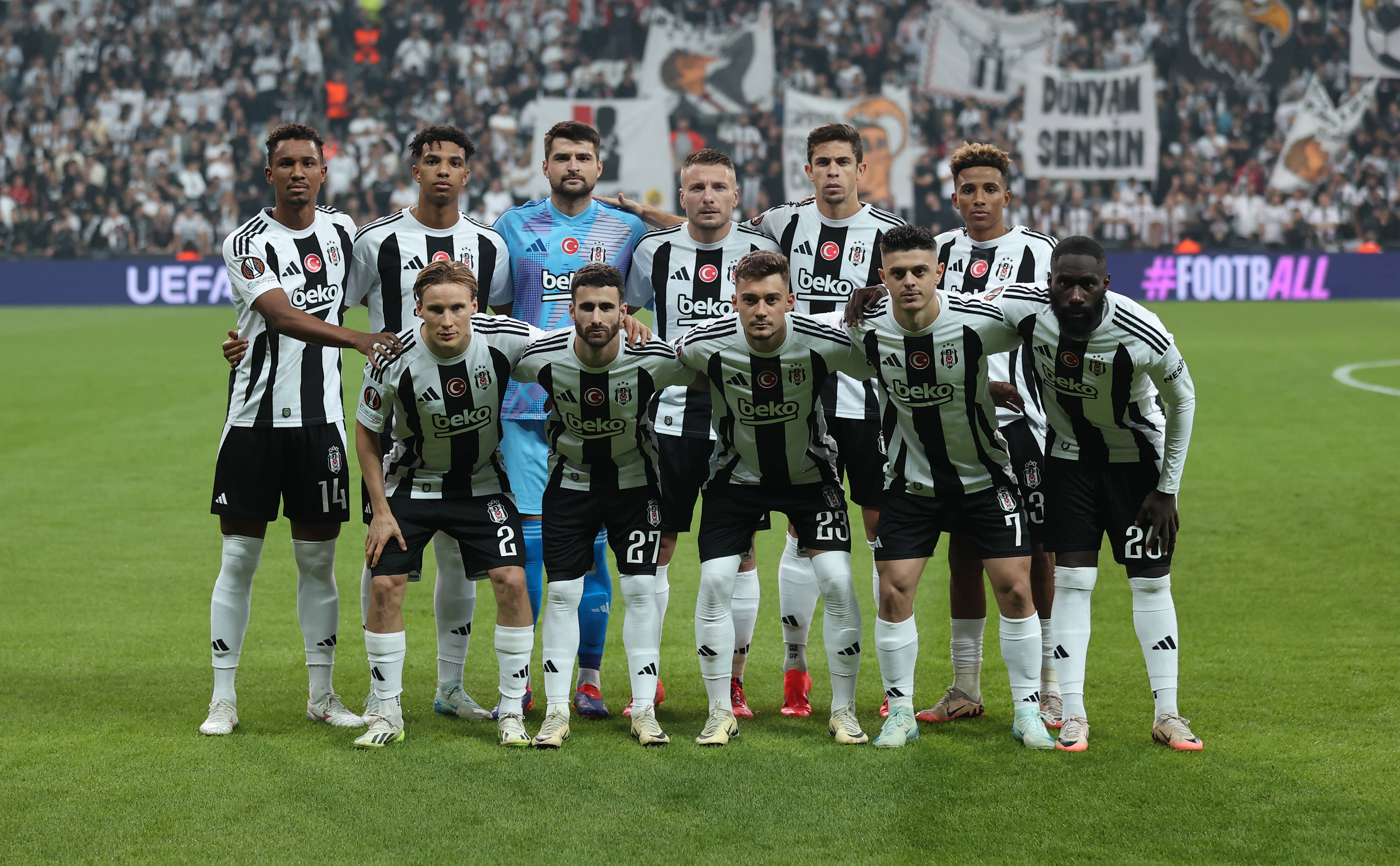 Elftalfoto van Besiktas voor de Europese wedstrijd tegen Eintracht Frankfurt