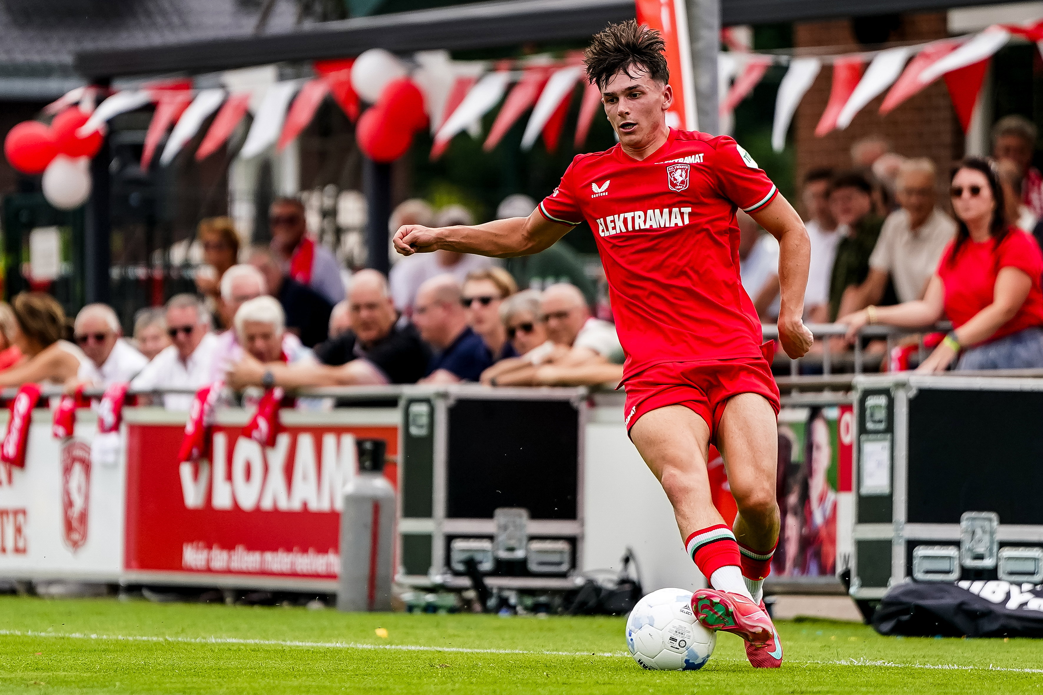 Taylor Booth aan de bal in Deurningen