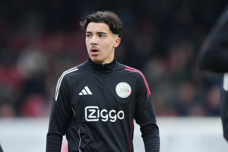 Rayane Bounida bij een uitwedstrijd van Ajax