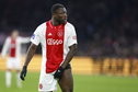 Brian Brobbey met handschoenen in de Johan Cruijff Arena