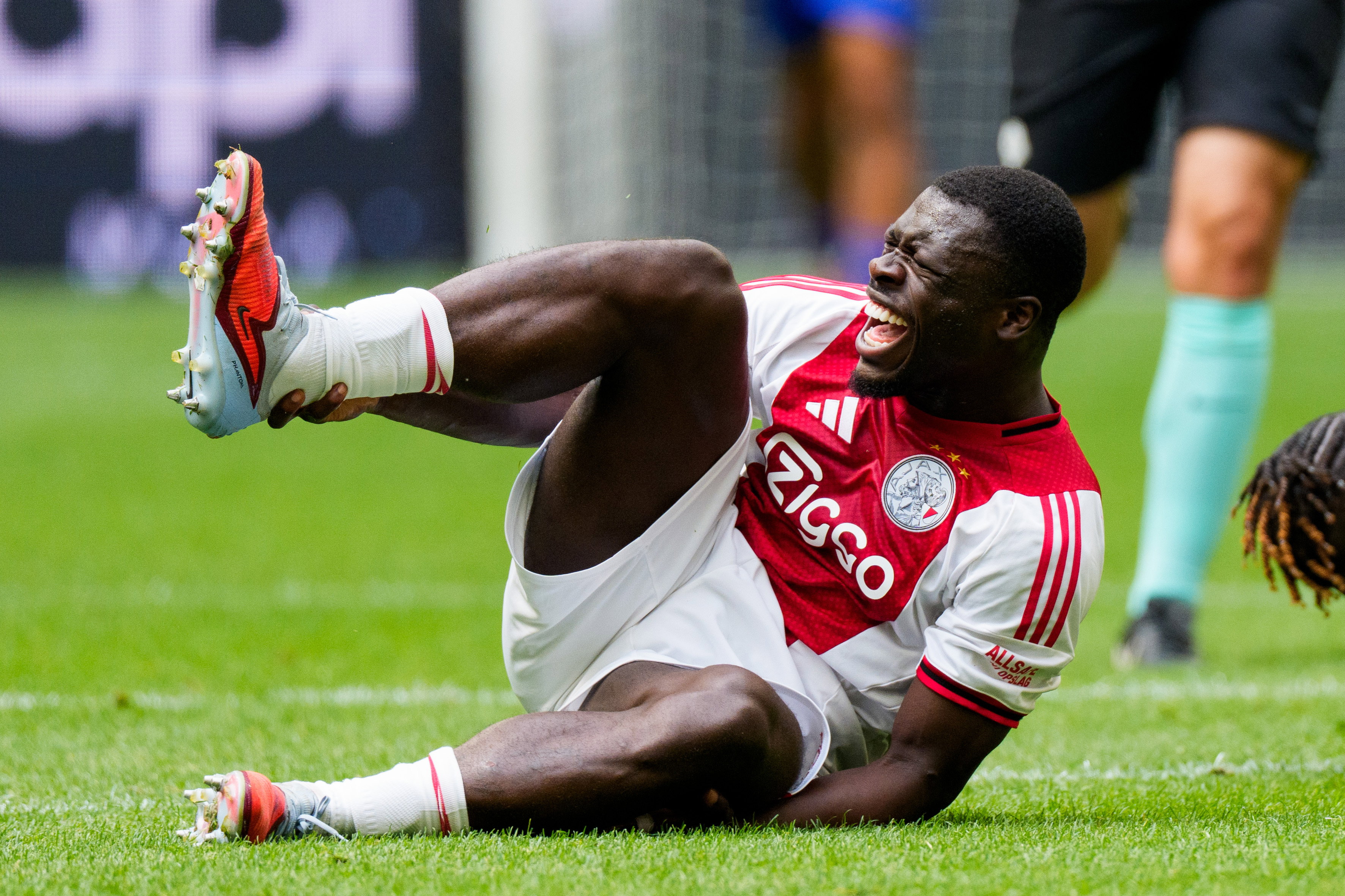 Brian Brobbey raakte (licht) geblesseerd tegen AS Monaco