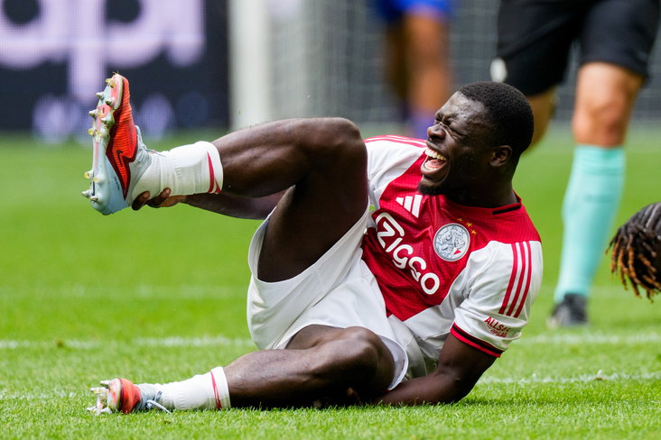 Brian Brobbey raakte (licht) geblesseerd tegen AS Monaco