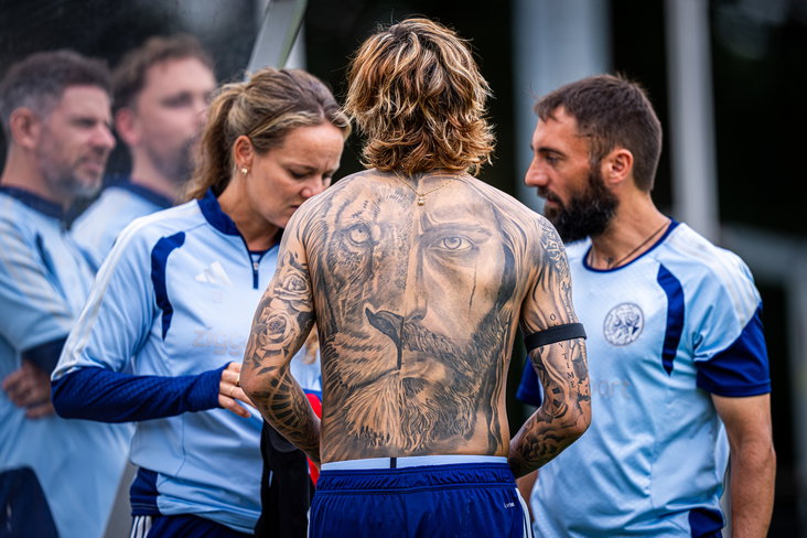 De tattoo op de rug van Maher Carrizo