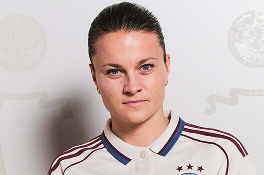 Sherida Spitse in het derde tenue van Ajax