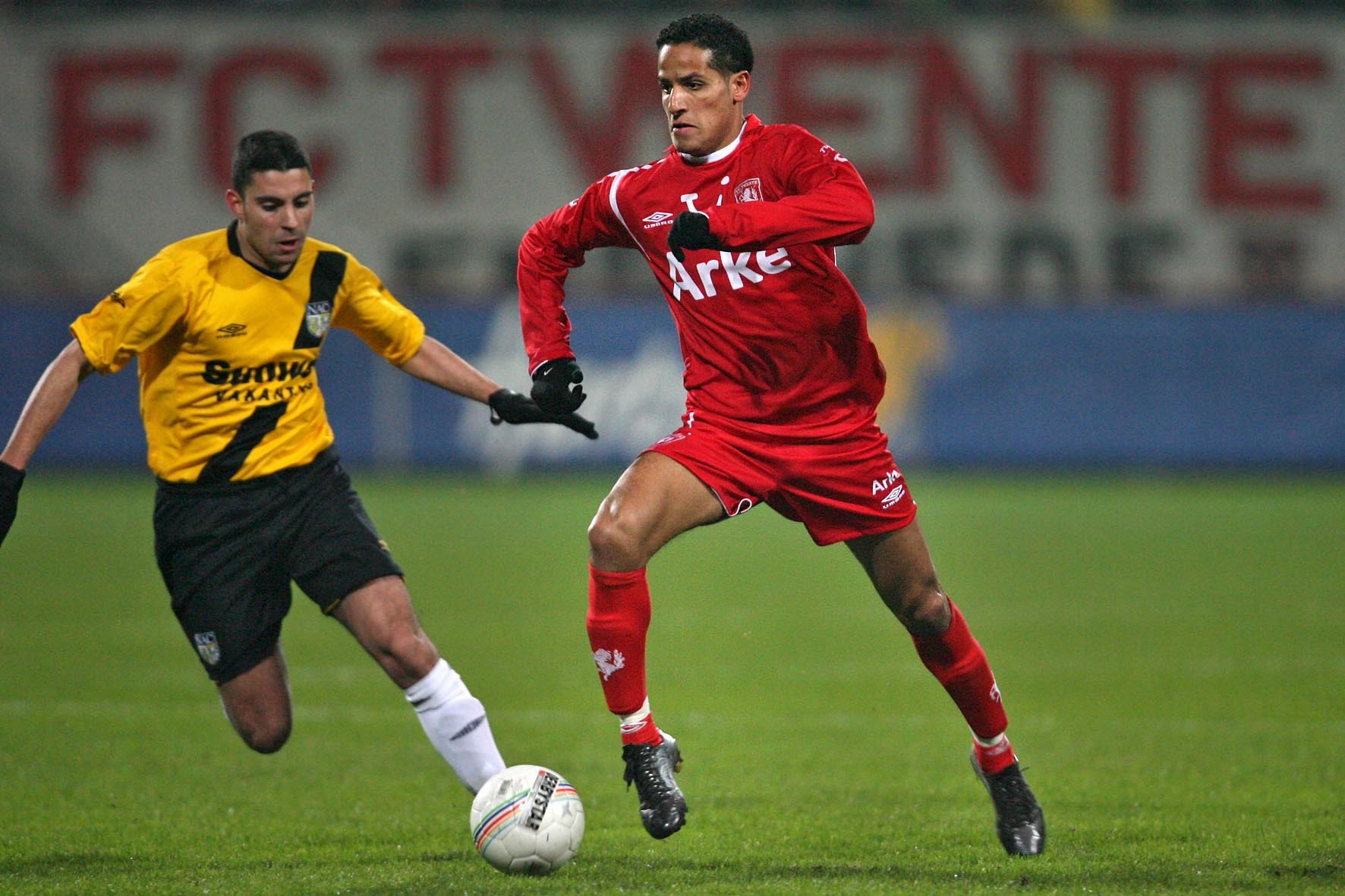 Anouar Diba en Karim El Ahmadi tegenover elkaar in Enschede