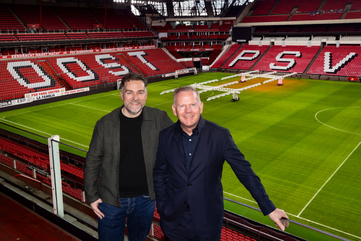 Klaas Dijkhoff en Robert van der Wallen in het Philips Stadion