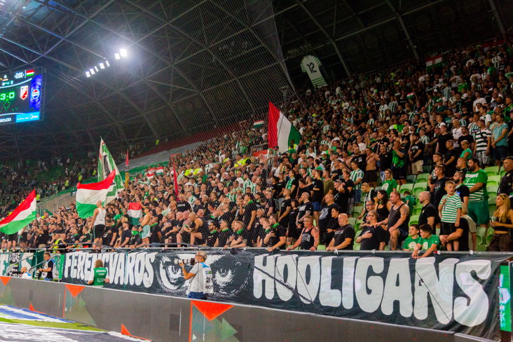 Supporters van Ferencváros tegen Vojvodina