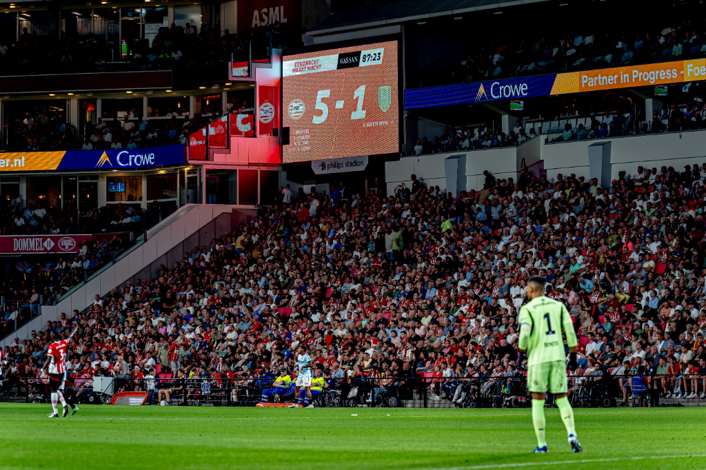 Duidelijke cijfers in het Philips Stadion: PSV was met 5-1 te sterk voor RKC