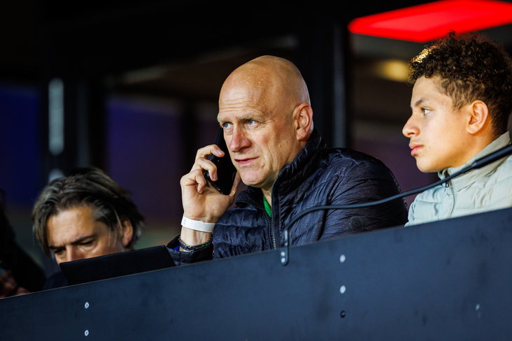 Rik Elfrink aan de telefoon