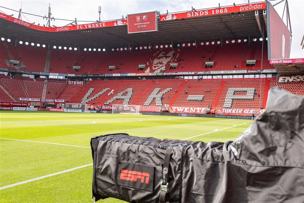 Een camera van ESPN in De Grolsch Veste