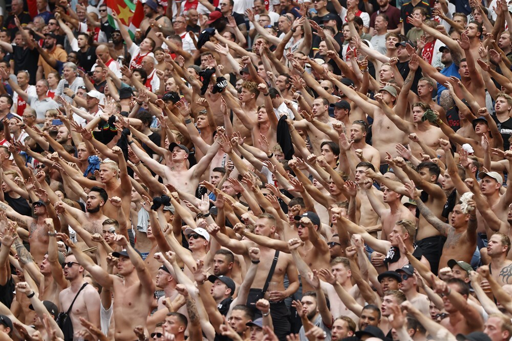 Ajax-fans in het thuisvak