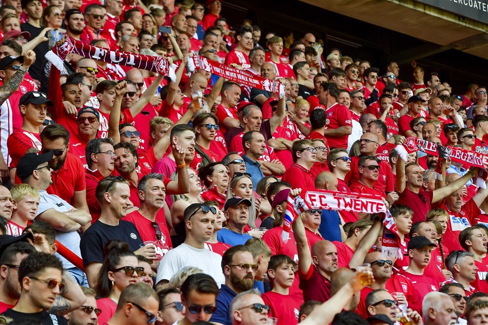 FC Twente-fans met sjaal