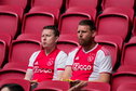 Ajax-fans genieten van een frietje in de Johan Cruijff Arena