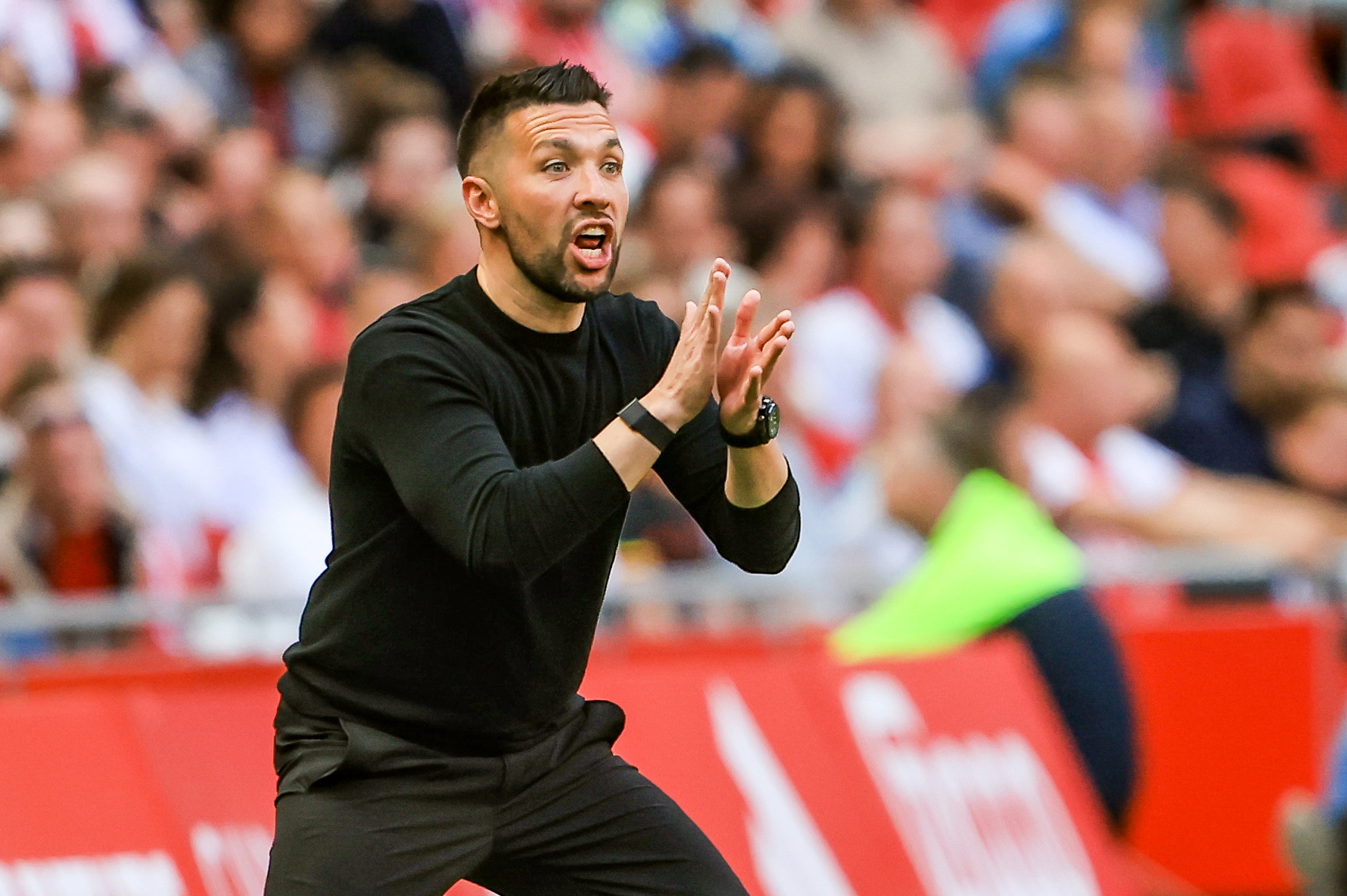 Farioli spoort de Ajax-spelers aan in de Johan Cruijff Arena