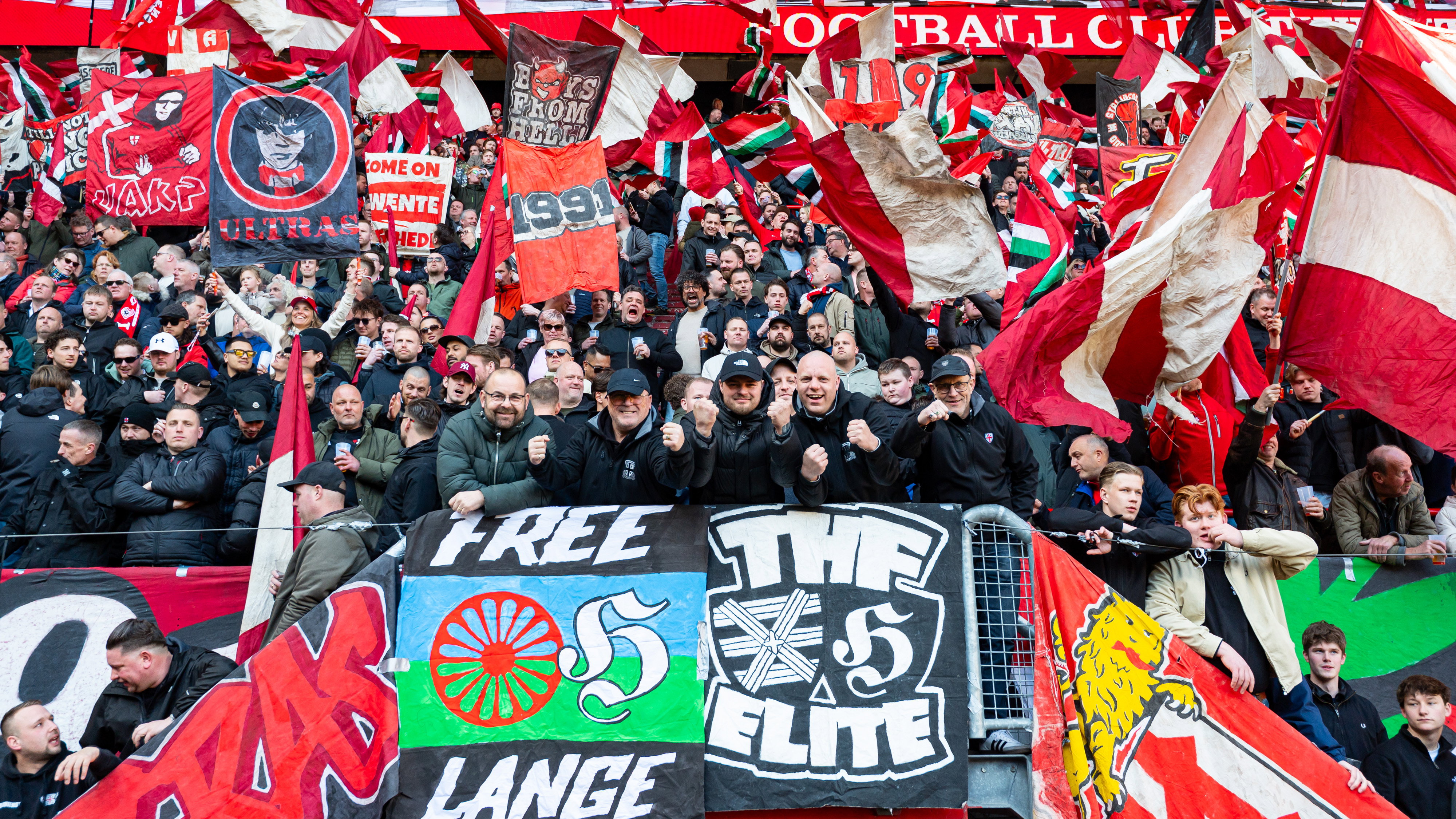 FC Twente-fans op Vak-P