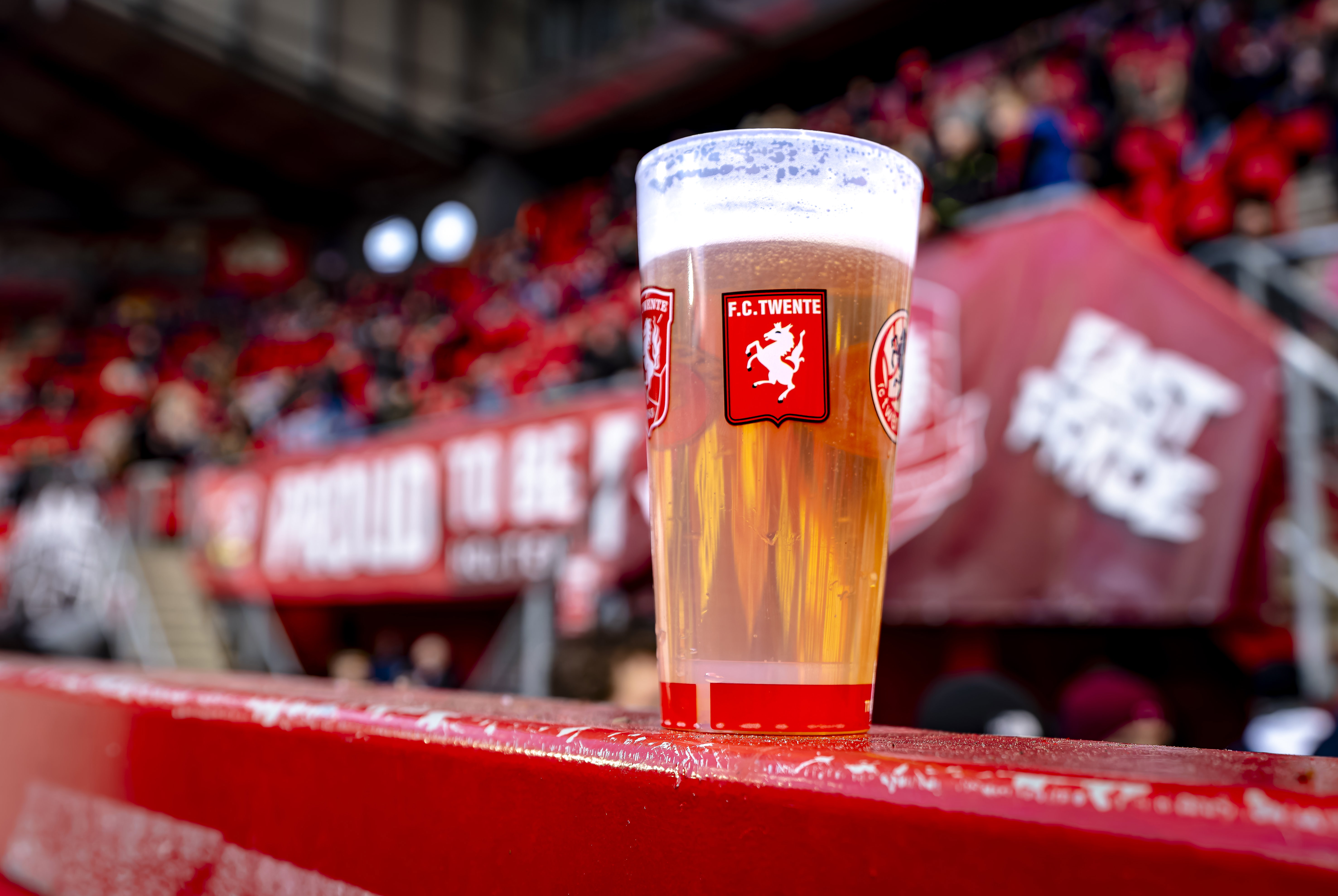 Een glas bier in de Grolsch Veste