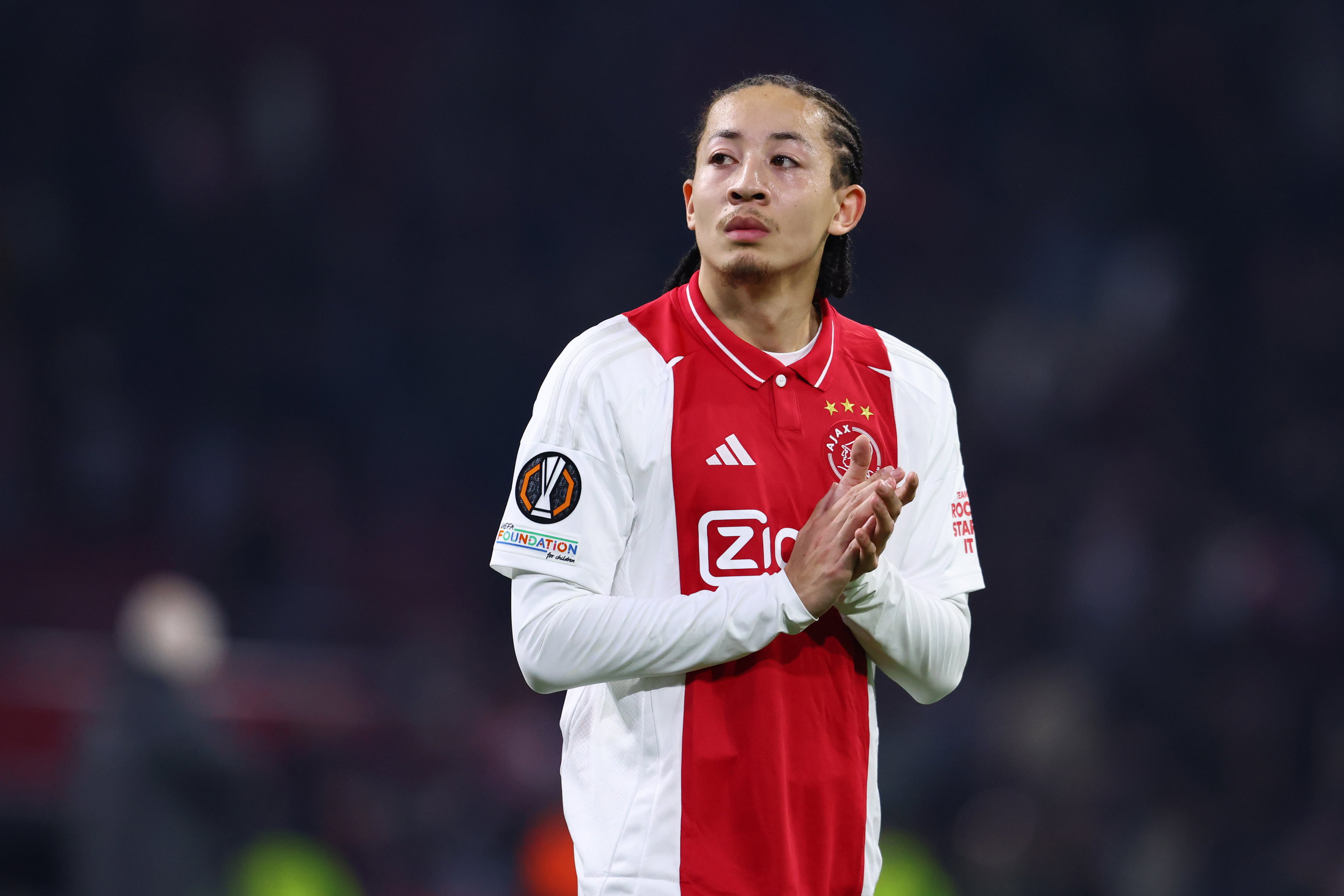 Kian Fitz-Jim bedankt de fans van Ajax