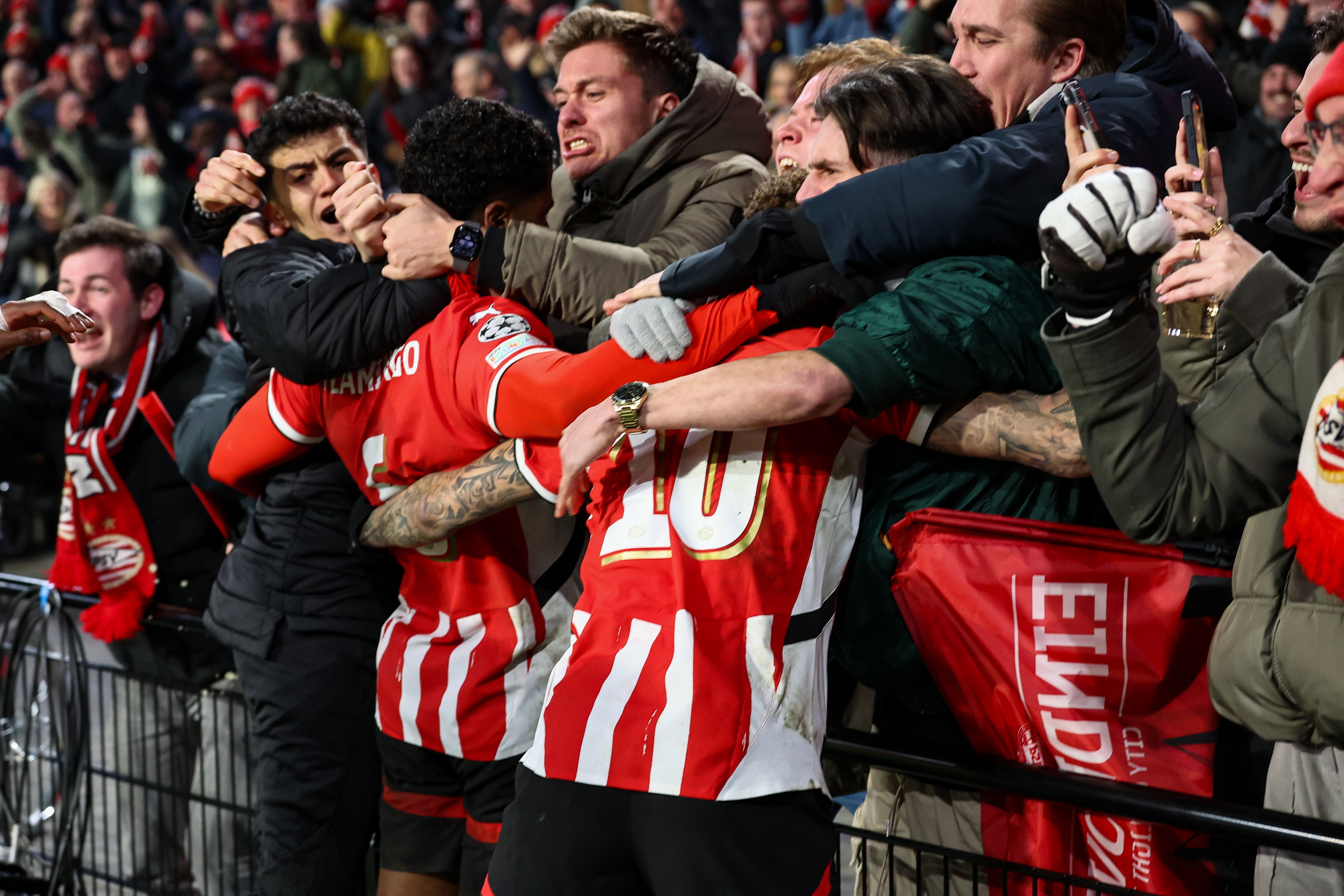 Ryan Flamingo en Noa Lang vieren feest met de PSV-fans