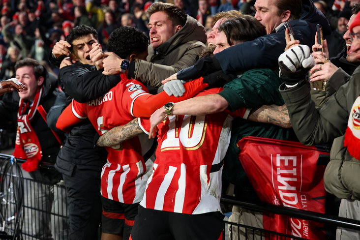 Ryan Flamingo en Noa Lang vieren feest met de PSV-fans