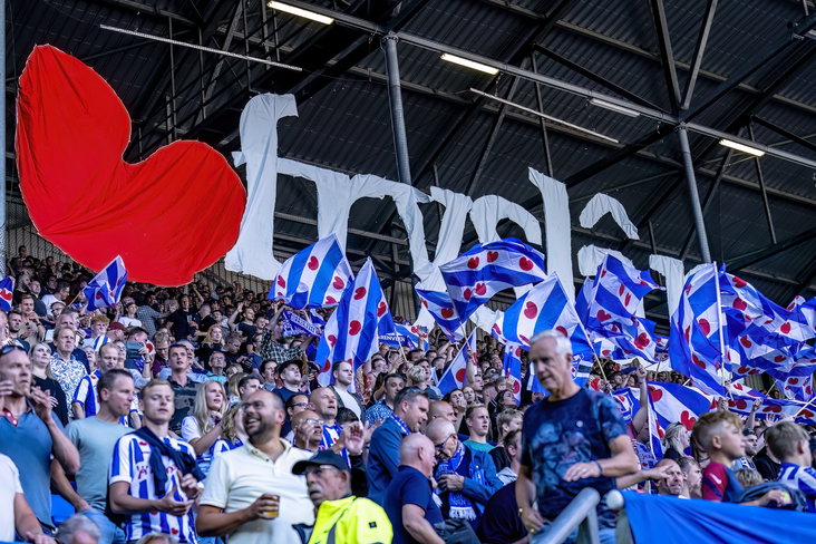 Fryslân-spandoek in het Abe Lenstra Stadion
