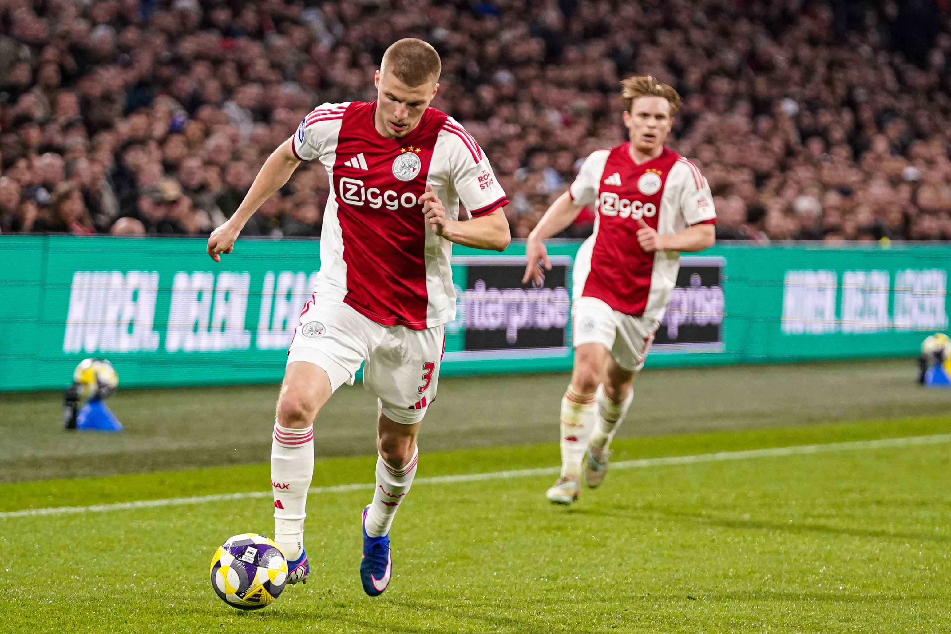 Anton Gaaei aan de bal