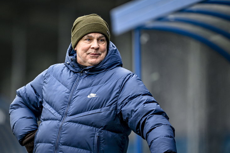 Gery Vink als trainer van GVVV (2024)