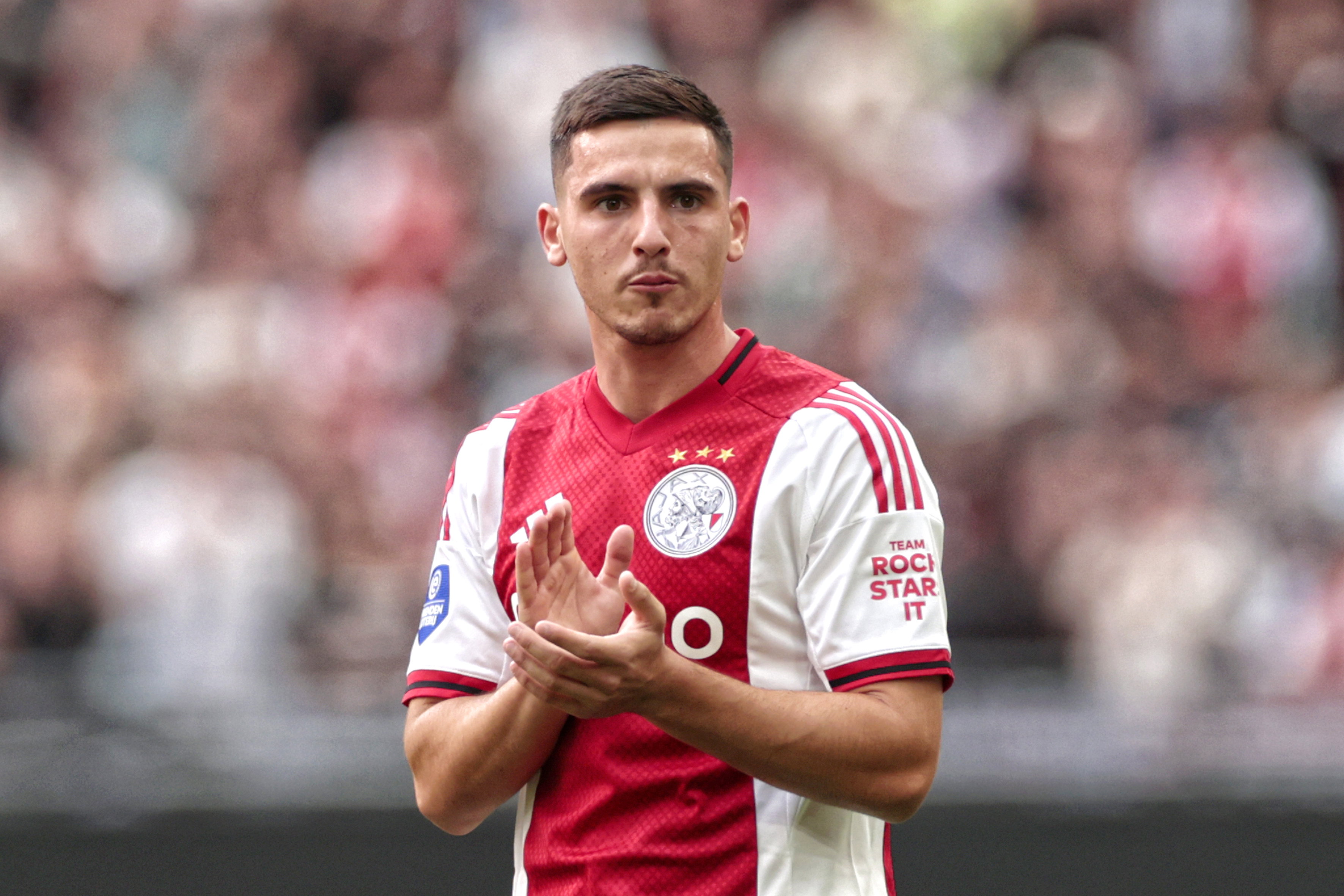 Oscar Gloukh bedankt de Ajax-fans