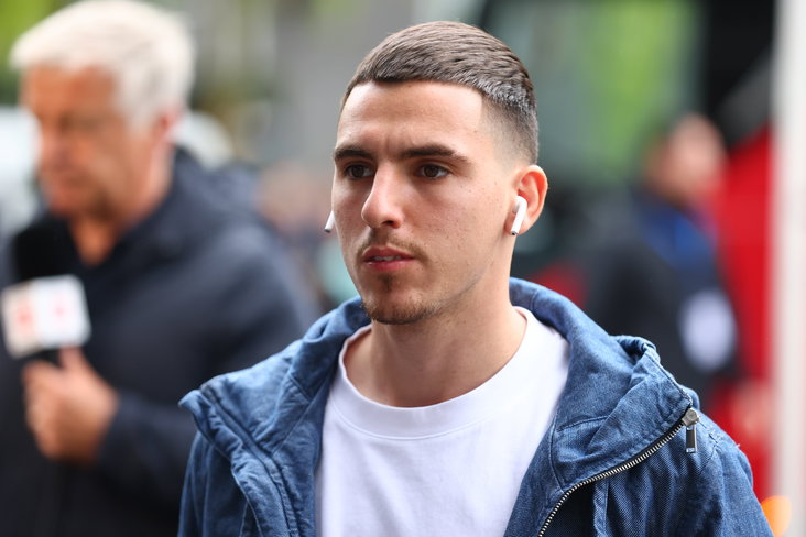 Oscar Gloukh bij een uitwedstrijd van Ajax