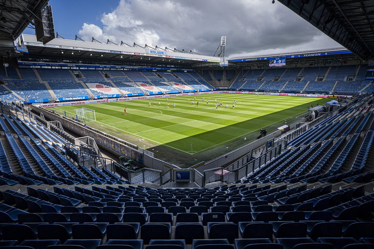 SC Heerenveen en NAC Breda spelen in een leeg Abe Lenstra Stadion