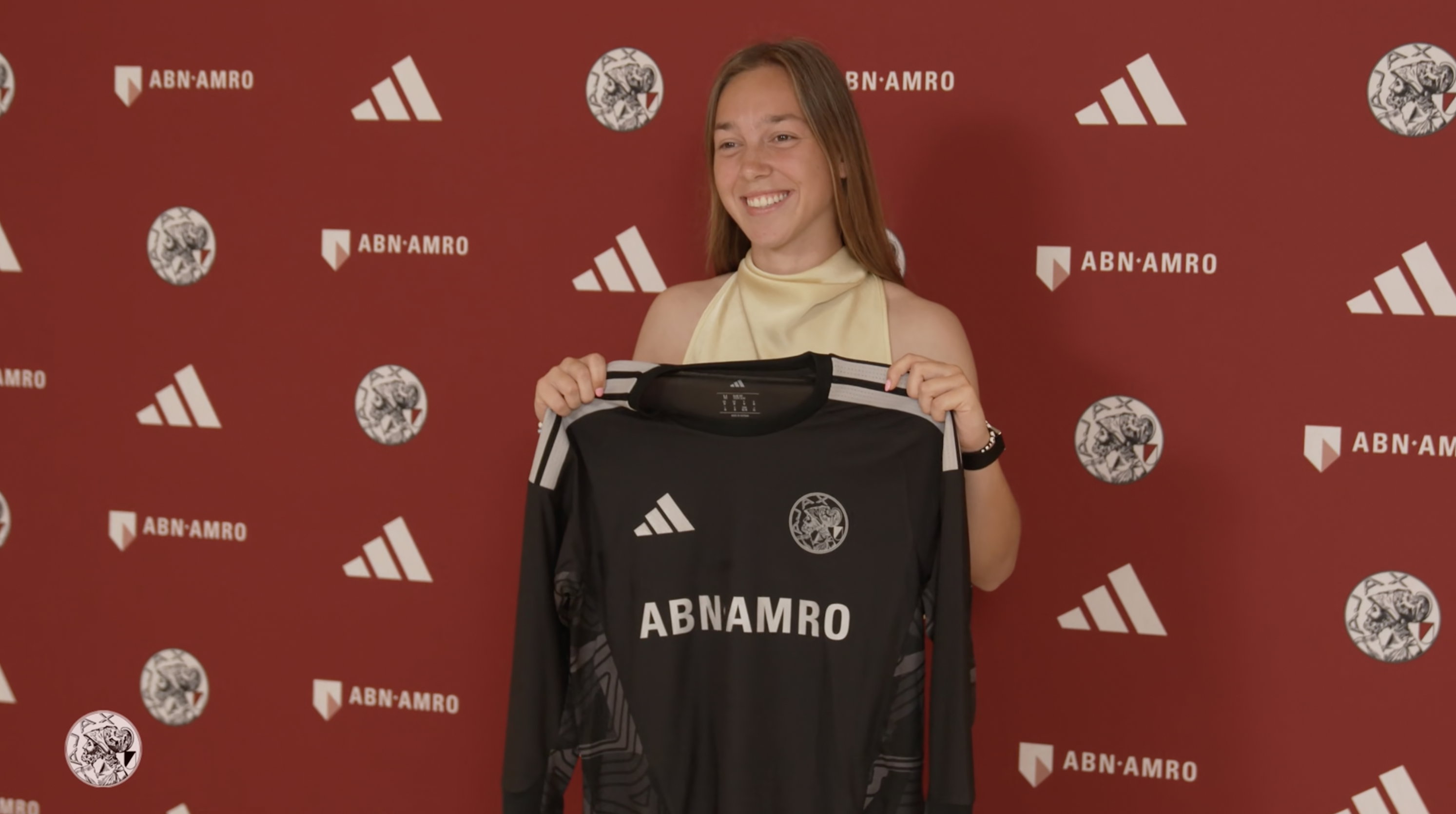 Ajax contracteert Van der Weide: 