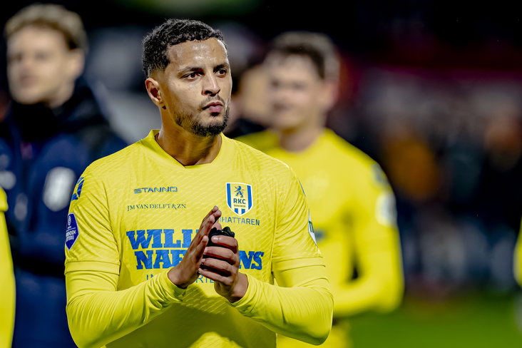 Ihattaren bedankt de RKC-fans na een thuiswedstrijd