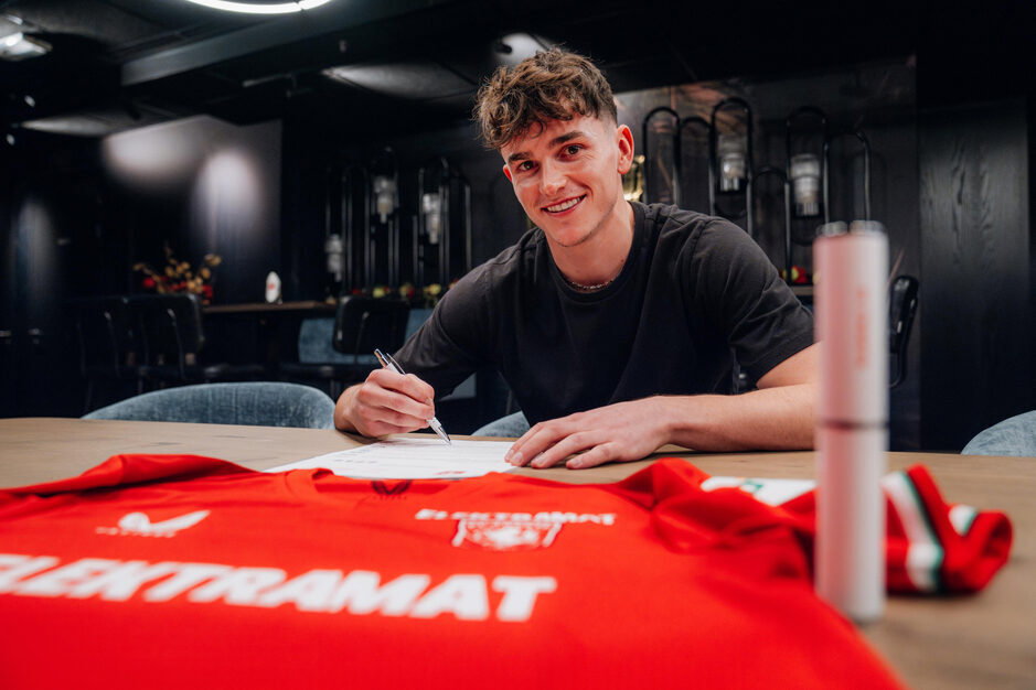 Taylor Booth tekent bij FC Twente