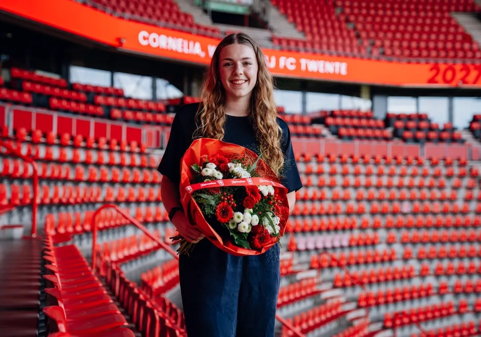 Cornelia Los tekent bij FC Twente