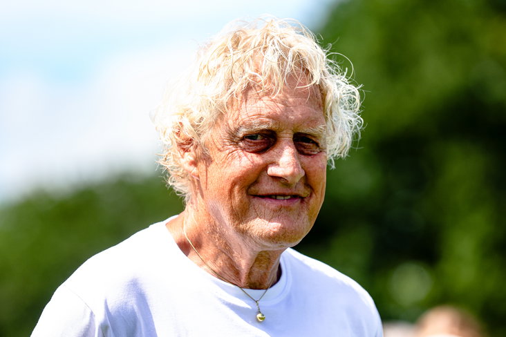 Kees Kist geniet in de zon